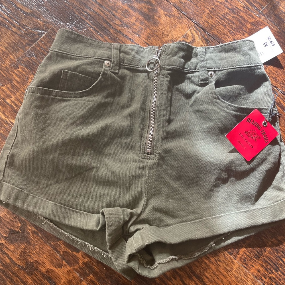 NWT Forever 21 Shorts - Picture 3 of 8